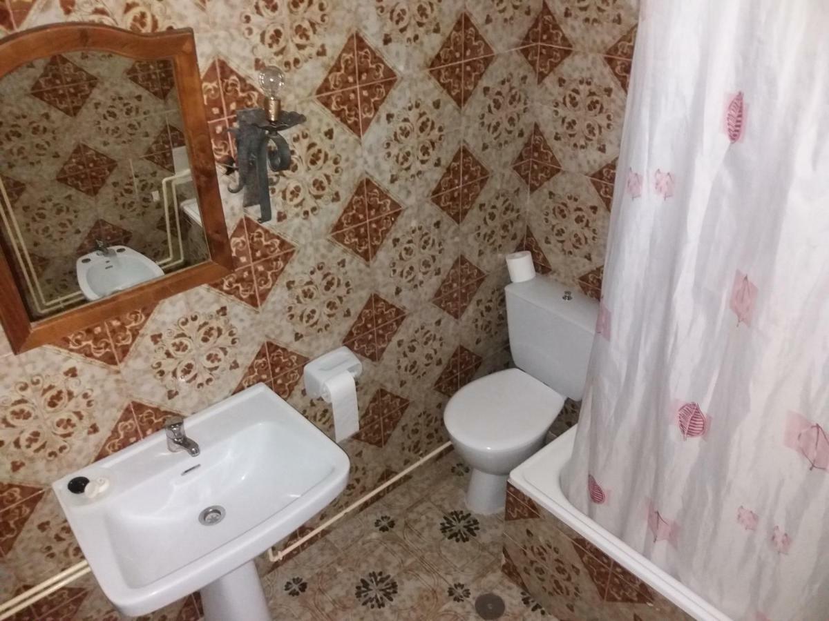 Hostal Gran Capitan Bargas Exterior foto